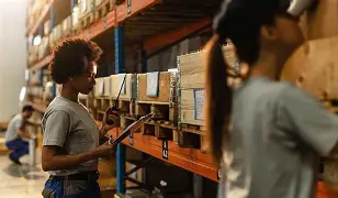 眼镜连锁门店的补货机制与自动预警设计